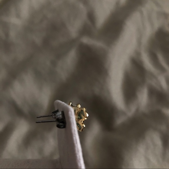 Bundle Item: Green Flower Earrings - Picture 2 of 3